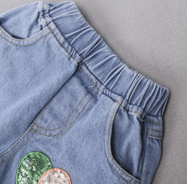 Comfortable And Fashionable Cotton Jeans And T-Shirt For Girls
